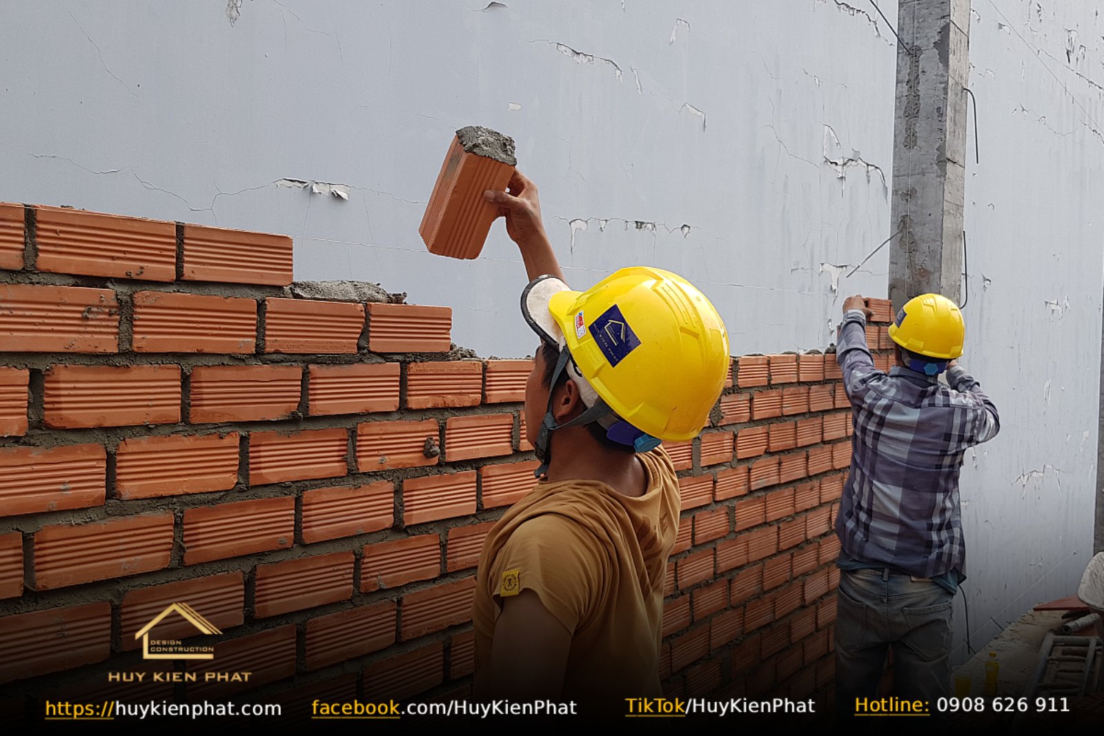 Thi công đổ bê tông tươi bằng xe bơm cần nhà phố 3 tầng